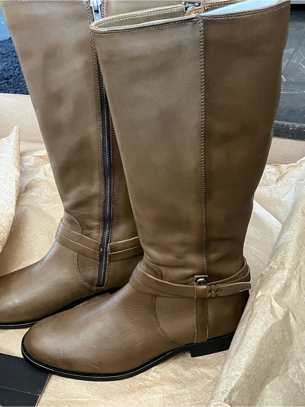 NIB- FRYE Beautiful medium width Women's Tan Leather Knee-High Buckle Boots